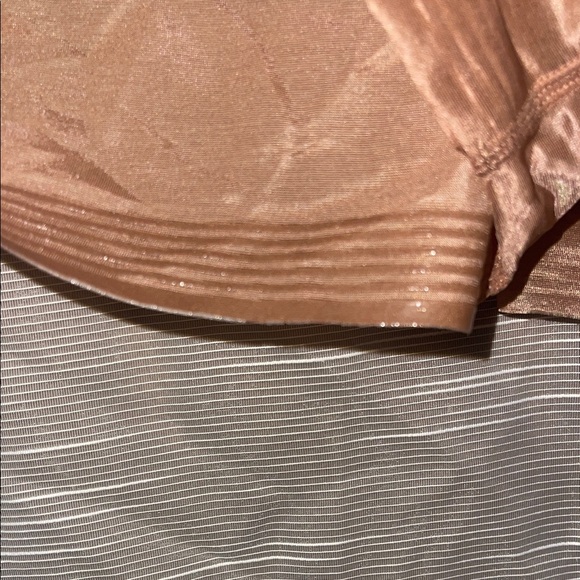 SKIMS Tan Strapless Shapewear - Picture 3 of 8